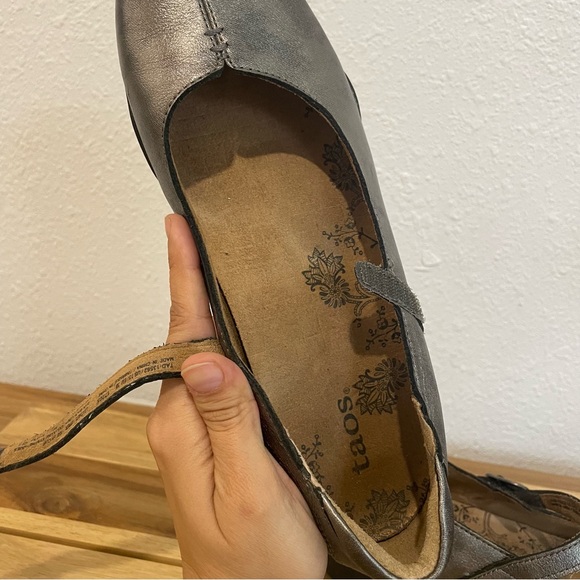 TAOS Women Class Metallic Pewter Silver Leather Mary Jane Comfort Shoes Size 7.5 - Picture 5 of 11